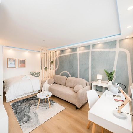 Bellabene Modernes Studioapartment In Zentraler Lage Mit Balkon, Arbeitsplatz, Parkplatz Pforzheim Esterno foto