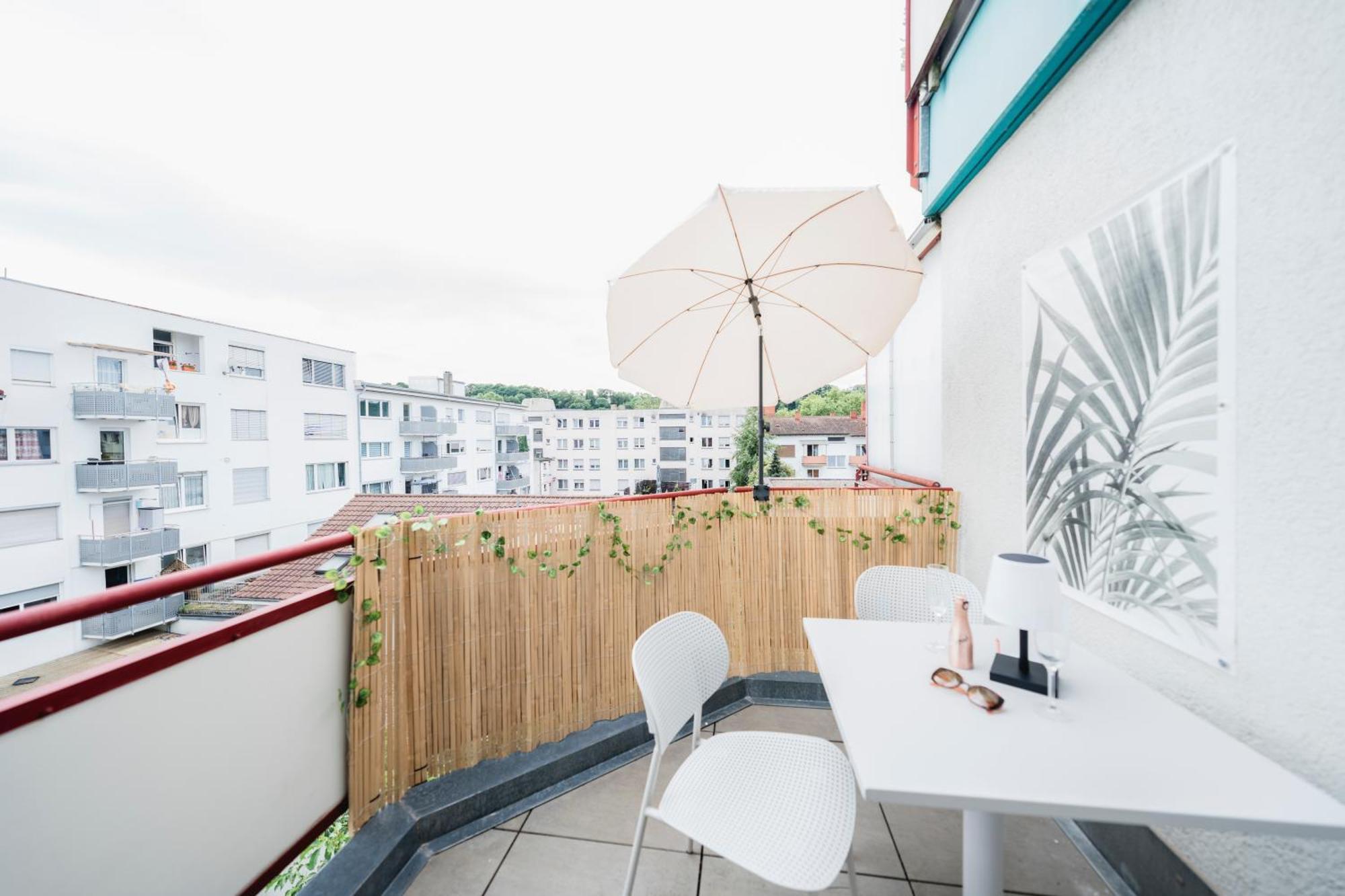 Bellabene Modernes Studioapartment In Zentraler Lage Mit Balkon, Arbeitsplatz, Parkplatz Pforzheim Esterno foto